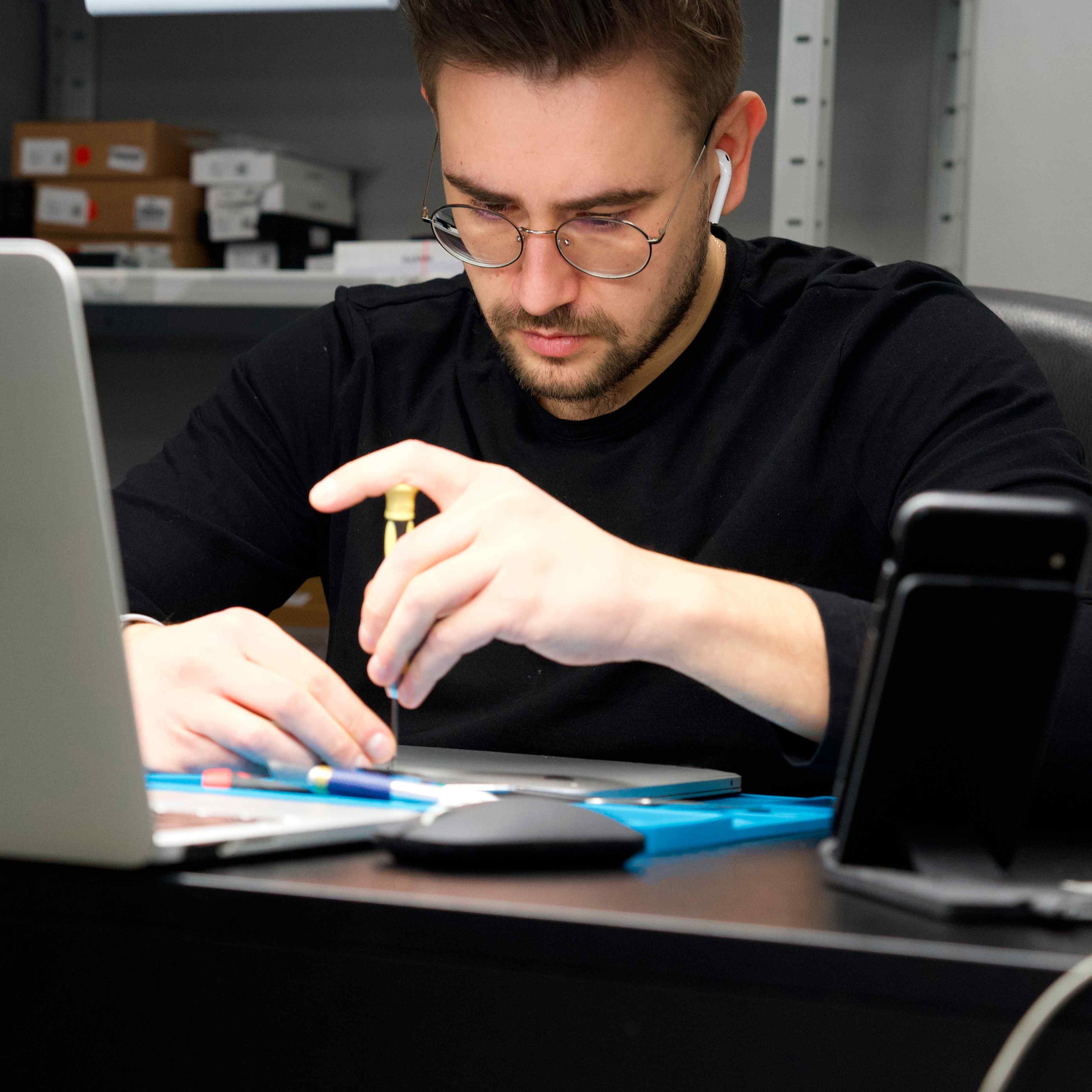 ремонт компьютеров. ремонт электроники вакансии. компьютерный мастер. ремонт электроники вакансии. ремонт электроники.